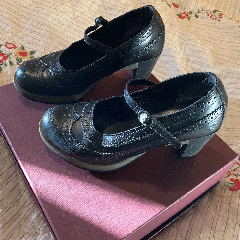 Doc Martens black leather maryjanes